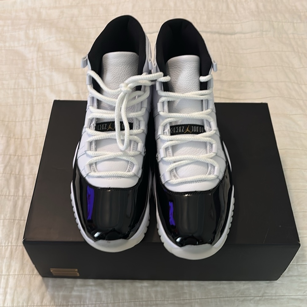 Jordan Air Jordan 11 Retro - White, Metallic Gold, Black/White